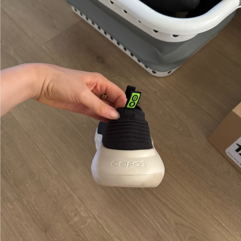 OOFOS Men's OOmg Zen Sneakers - Chalk Black - Picture 3 of 3
